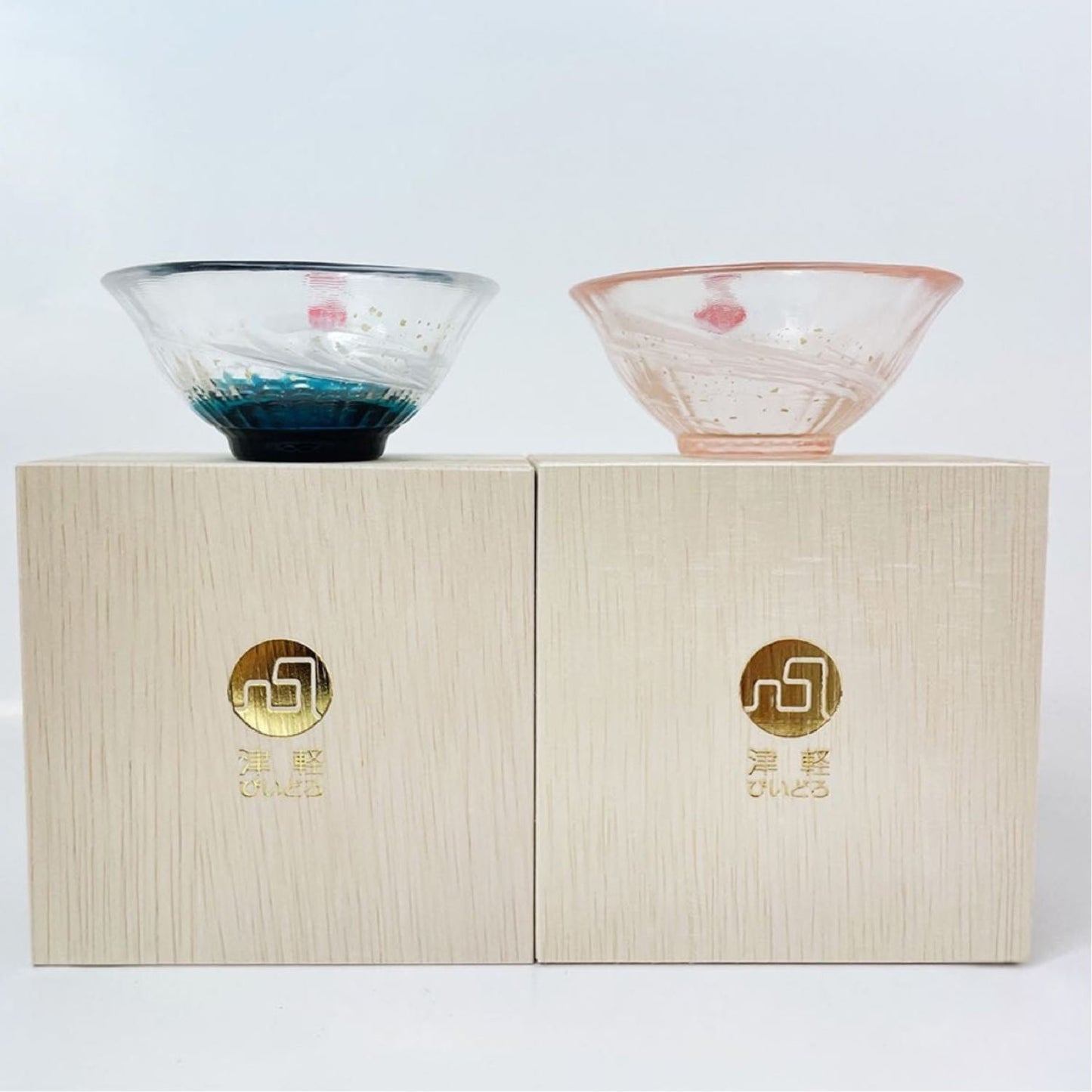 Tsugaru Vidro "Sayaka" Gold Leaf Sake Cup — Early Summer & Spring Blossom